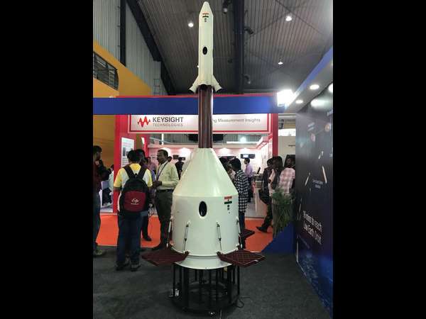 ಎರಡು ಮಾನವರಹಿತ ನೌಕೆ