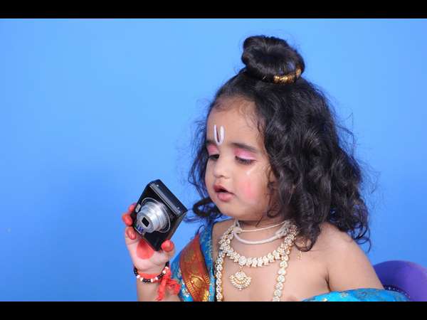 ಕಂದಮ್ಮನ ಕಣ್ಣಲ್ಲಿ ನೀರು, ಅಮ್ಮನಿಗೆ ಪನ್ನೀರು ಕಂದಮ್ಮನ ಕಣ್ಣಲ್ಲಿ ನೀರು, ಅಮ್ಮನಿಗೆ ಪನ್ನೀರು