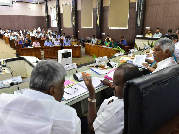Kumaraswamy did Progress Review Meeting in Mandya