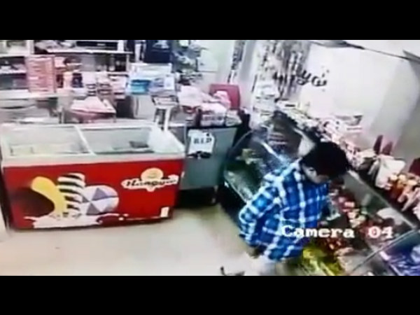 A person has stolen a bottle of sigadi pickle