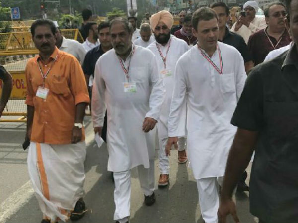 Rahul Gandhi cut shorts his yatra and joins Bharat Bandh in Delhi Rahul Gandhi cut shorts his yatra and joins Bharat Bandh in Delhi