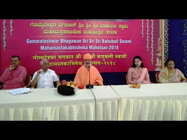 Jagadguru Charukeerthi Swamiji thanks DC Rohini Sindhuri 