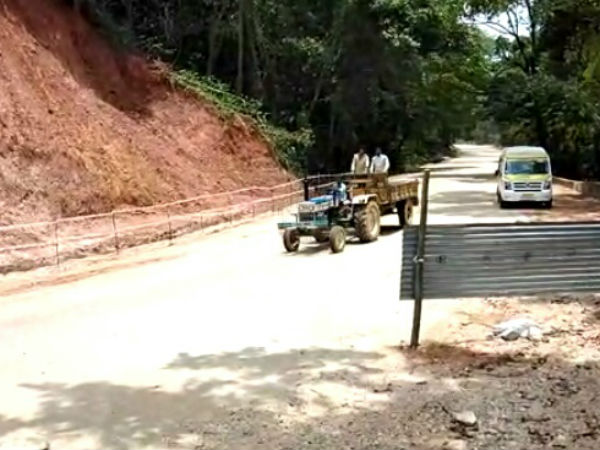  ಸಾಲುಗಟ್ಟಿ ನಿಂತಿದ್ದ ವಾಹನಗಳು 