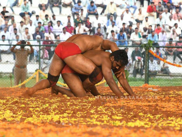ಸಮಾಧಾನದಿಂದ ವರ್ತಿಸಿ ಸಮಾಧಾನದಿಂದ ವರ್ತಿಸಿ