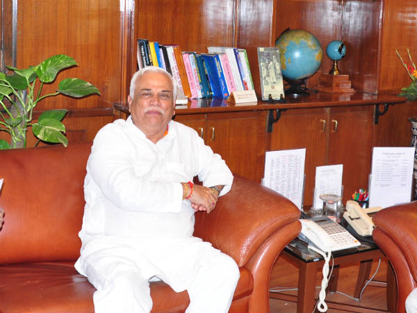 ಆರ್.ದೇಶಪಾಂಡೆ ಉಸ್ತುವಾರಿ 