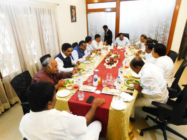 ಯಾರ್ಯಾರು ಹಾಜರು?