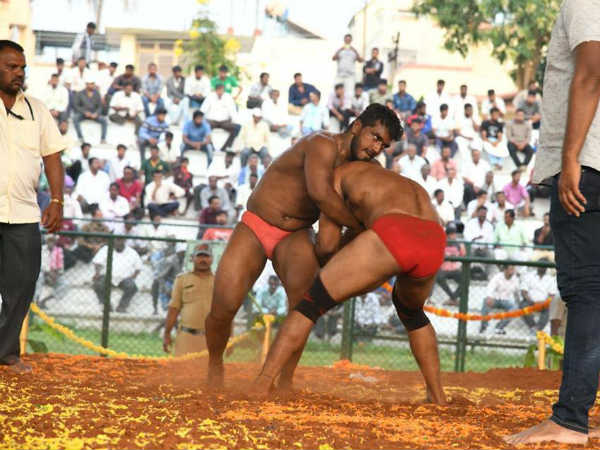 ಲಘುಲಾಠಿ ಪ್ರಹಾರ ಲಘುಲಾಠಿ ಪ್ರಹಾರ