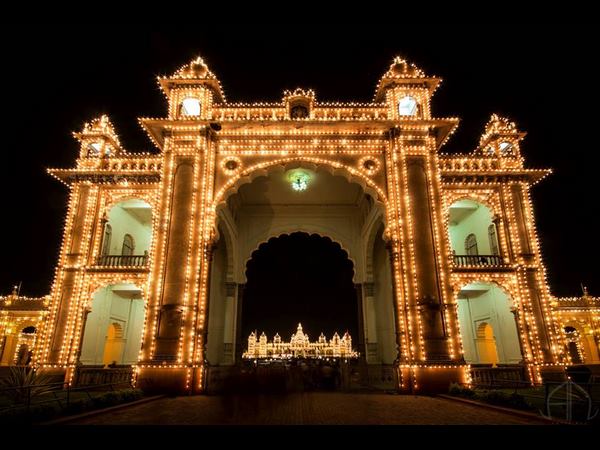  51 ವೃತ್ತಗಳಲ್ಲಿ ವಿದ್ಯುತ್ ದೀಪಾಲಂಕಾರ