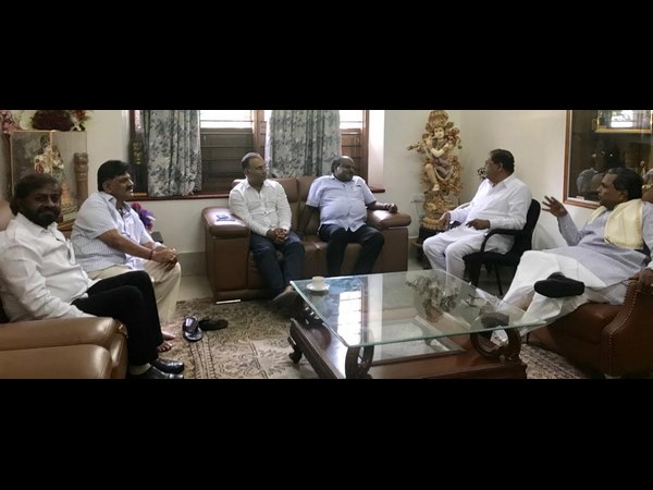 'ಎಲ್ಲದಕ್ಕೂ ಸಿದ್ದರಾಮಯ್ಯರ ಕರೆಯಲಾಗದು'