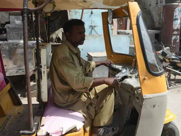 ಭಯದಿಂದ ಆಟೋ ಓಡಿಸಲು ಬಿಟ್ಟ ರಶೀದ್