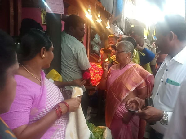 Sudha Murthy visited Devaraja Market in Mysore