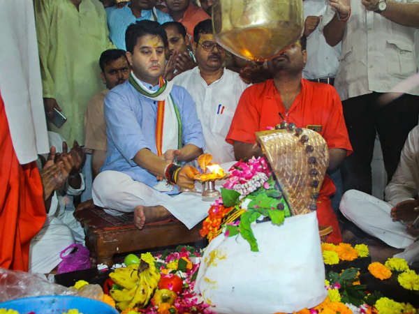 ಸಾಮೂಹಿಕ ರಾಜೀನಾಮೆಯ ಬೆದರಿಕೆ