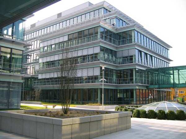 1.8 ಬಿಲಿಯನ್ ಡಾಲರ್ ಖರೀದಿ ವೆಚ್ಚ 