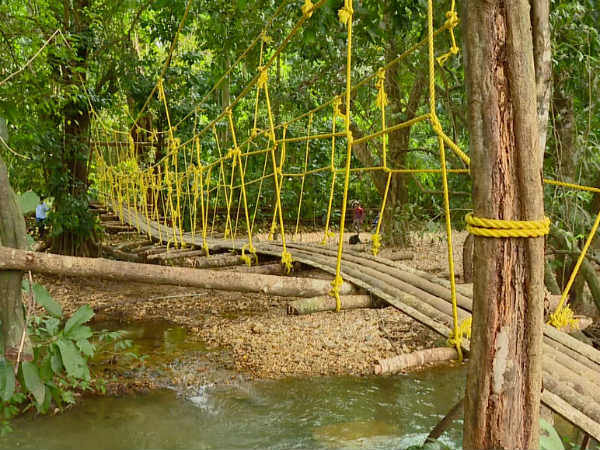 444 ತೂಗುಸೇತುವೆ