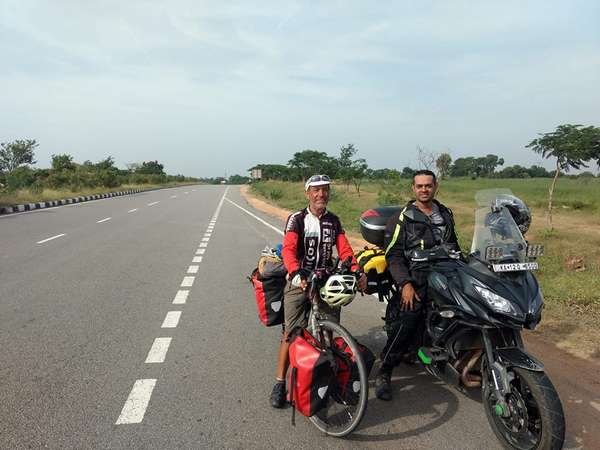 ಮೊಬೈಲ್, ಲ್ಯಾಪ್ ಟಾಪ್ ಬಳಸಲ್ಲ, ಯಾವುದೇ ದುಶ್ಟಟ ಇಲ್ಲ