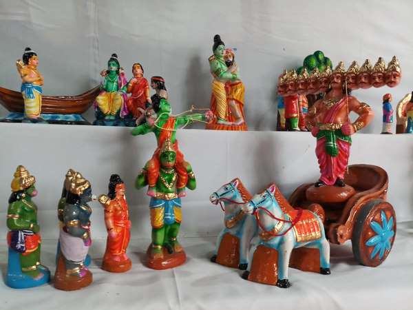  ಬೇರೆ ರಾಜ್ಯಗಳ ಗೊಂಬೆಗಳೂ ಇವೆ