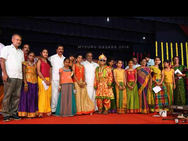 Officials forgot the name of the Congress minister in Chinnara Dasara