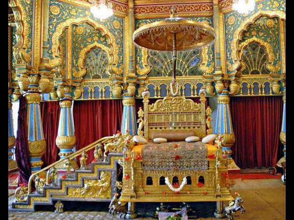  ಖಾಸಗಿ ದರ್ಬಾರ್ ಆಗಿ ಬದಲಾಯಿತು 