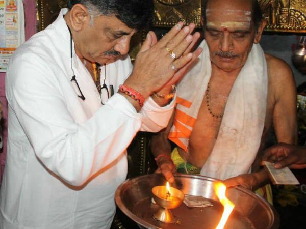ಯಾರು-ಯಾರು ಇದ್ದಾರೆ?