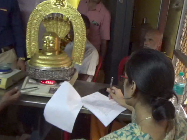 ದೇಗುಲದ ಆಡಳಿತವನ್ನು ಮಠದ ಸುಪರ್ದಿಗೆ ನೀಡುವಂತೆ ಜಿಲ್ಲಾಡಳಿತಕ್ಕೆ ಸೂಚನೆ 