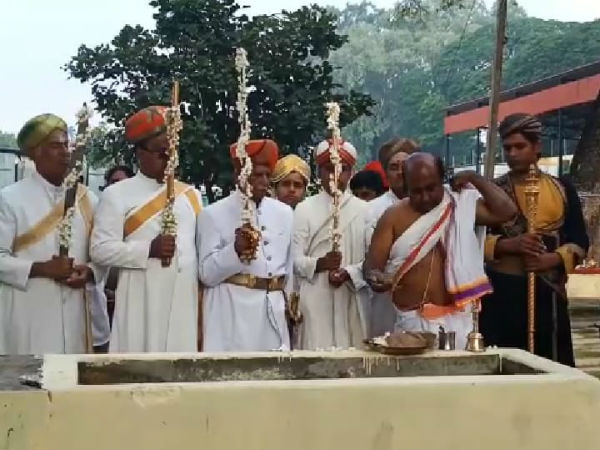 Yaduveer Wadiyar performed the Ayudha pooja at the palace of Mysore Yaduveer Wadiyar performed the Ayudha pooja at the palace of Mysore