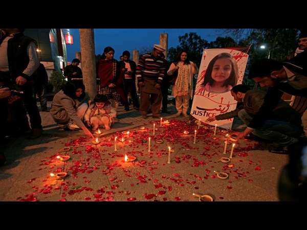 ಕಠಿಣ ಶಿಕ್ಷೆಗೆ ಆಗ್ರಹಿಸಿ ಪ್ರತಿಭಟನೆ