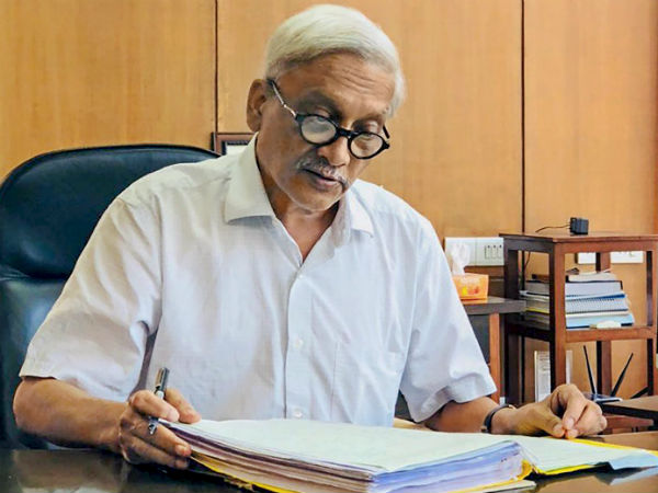 Goa CM Manohar Parrikar calls cabinet meeting in hospital in Delhi Goa CM Manohar Parrikar calls cabinet meeting in hospital in Delhi