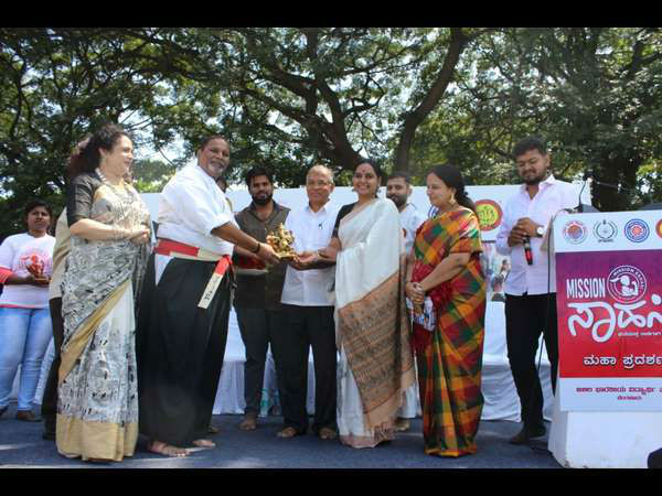 Martial arts training for girl students 