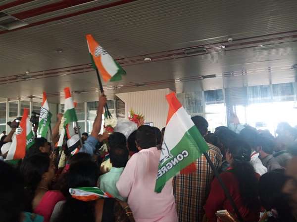  ಡಿಸಿಎಂಗೆ ಮಾಲೆ ಹಾಕಿ ಕಾಂಗ್ರೆಸ್ ಗೆ ಜೈಕಾರ
