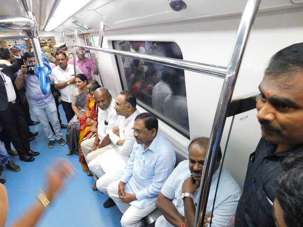  ಅಕ್ಟೋಬರ್ ಅಂತ್ಯದಲ್ಲಿ ಮತ್ತೊಂದು ಆರು ಬೋಗಿಯ ರೈಲು