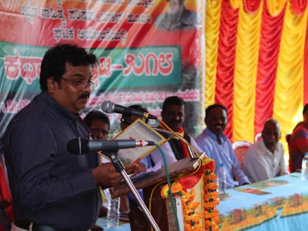 ‘ಕಥೆ ಬರಿಯೋಕೆ ಕೆಲಸಾಹಿತಿಗಳು ಮದ್ಯ ಸಿಗರೇಟ್ ಸೇದುತ್ತಾರೆ ‘ಕಥೆ ಬರಿಯೋಕೆ ಕೆಲಸಾಹಿತಿಗಳು ಮದ್ಯ ಸಿಗರೇಟ್ ಸೇದುತ್ತಾರೆ