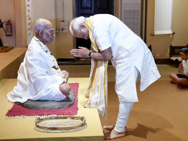 Narendra Modi talks at Mahatma Gandhi International Sanitation Convention 