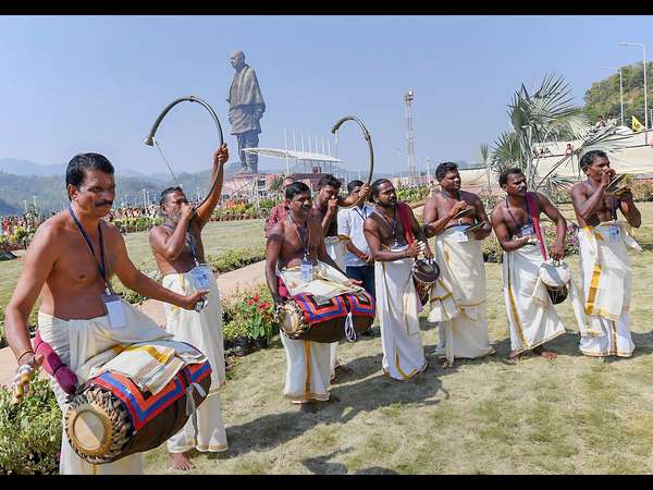 ಮೊಮ್ಮಗ ಬಿಟ್ಟು ಉಳಿದವರು ಹಾಜರು ಮೊಮ್ಮಗ ಬಿಟ್ಟು ಉಳಿದವರು ಹಾಜರು