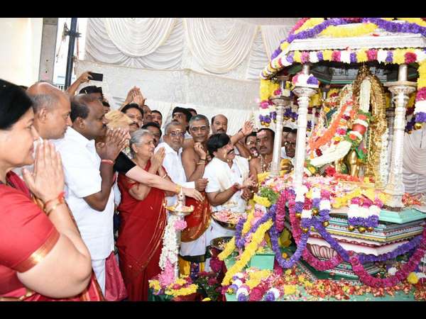 ನಿರಾಶ್ರಿತರಿಗೆ 25 ಕೋಟಿ ರೂ.ಘೋಷಣೆ ನಿರಾಶ್ರಿತರಿಗೆ 25 ಕೋಟಿ ರೂ.ಘೋಷಣೆ