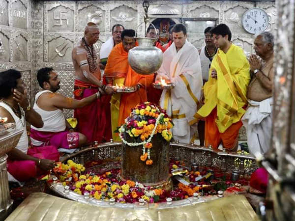 ಭಯೋತ್ಪಾದಕರಿಗೆ ಬಾಗಿಲನ್ನು ತೆರೆದಿಟ್ಟರು... ಭಯೋತ್ಪಾದಕರಿಗೆ ಬಾಗಿಲನ್ನು ತೆರೆದಿಟ್ಟರು...