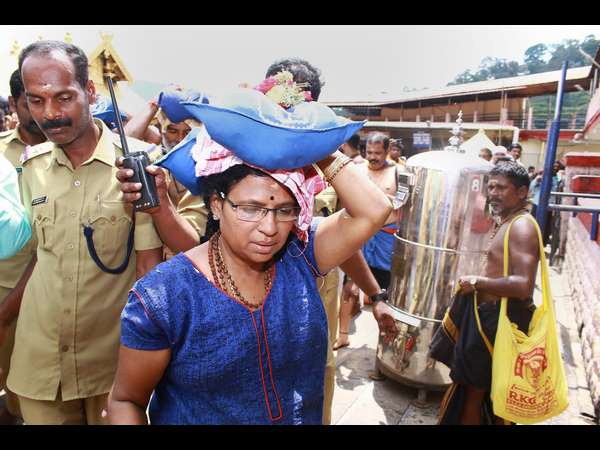 12 ಮಹಿಳೆಯರಿಗೆ ತಡೆ