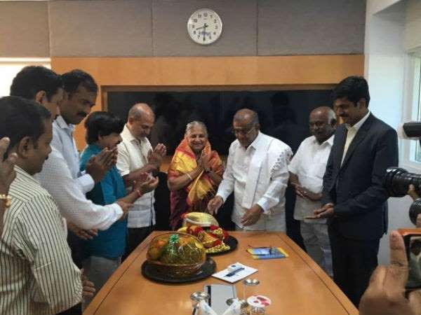 ರಿಬ್ಬನ್ ಕೊಂಡಿದ್ದು, ಸಿಹಿ ತಿಂದಿದ್ದು ಇನ್ನೂ ಹಸಿರು