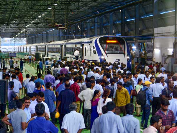 ಪ್ರತ್ಯೇಕ ಇಂಜಿನ್ ಹೊಂದಿರದದ್ 'ಟ್ರೈನ್ 18'