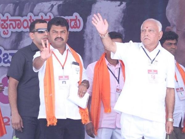 ಮಗನನ್ನು ಗೆಲ್ಲಿಸಿಕೊಡಿ