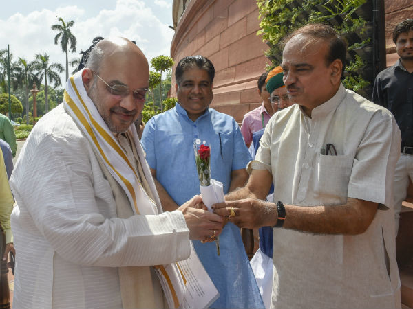 ಲಂಡನ್‌ನಲ್ಲಿ ಕೆಲ ಕಾಲ ಚಿಕಿತ್ಸೆ ಪಡೆದರು