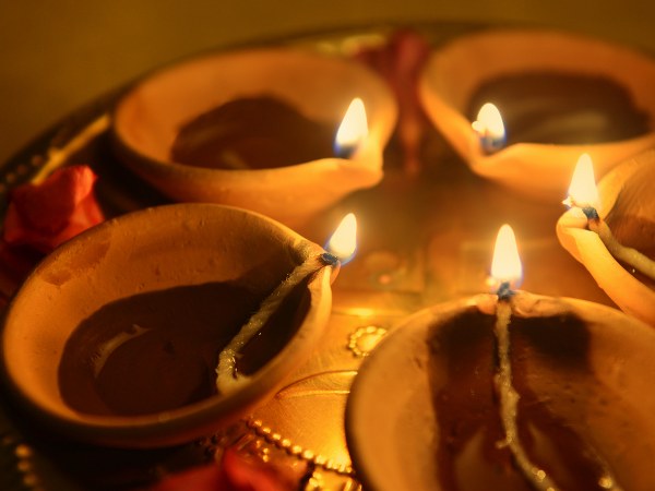  ಹಬ್ಬದ ಸಂಭ್ರಮ ಹೆಚ್ಚಿಸೋಣ 