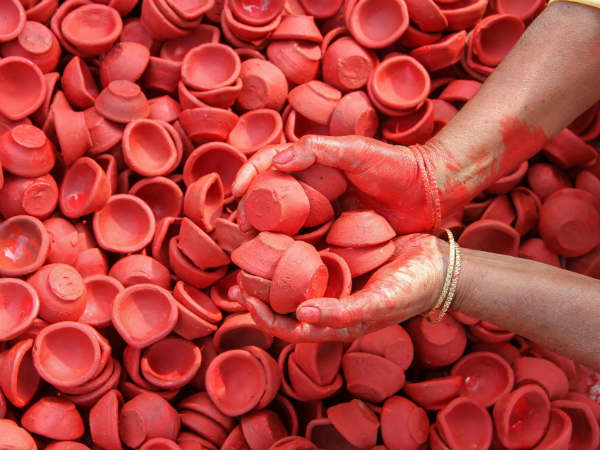 ಜ್ಞಾನದೀಪ ಬೆಳಗಿಸಿಕೊಳ್ಳದೇ ಆಚರಿಸುವಂತಹ ದೀಪಾವಳಿ ನಿರರ್ಥಕ ಜ್ಞಾನದೀಪ ಬೆಳಗಿಸಿಕೊಳ್ಳದೇ ಆಚರಿಸುವಂತಹ ದೀಪಾವಳಿ ನಿರರ್ಥಕ