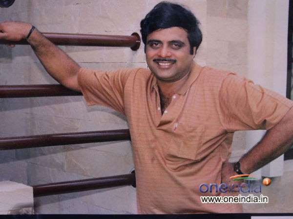  ಗೆಳೆಯರ ಜೊತೆಗೂಡಿ ಬ್ಯಾಡ್ಮಿಂಟನ್ ಆಟ 