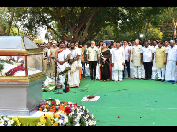 ಹನ್ನೊಂದು ಸಾವಿರ ಪೊಲೀಸರನ್ನು ನೇಮಿಸಲಾಗಿತ್ತು 