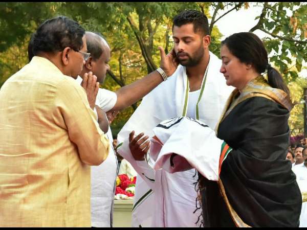 ಪುತ್ರ ಅಭಿಷೇಕ್ ಮುನ್ನಡೆಸಬೇಕು 