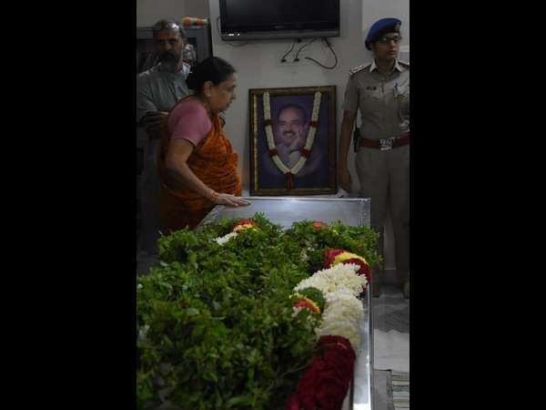 ಪತ್ನಿ, ಇಬ್ಬರು ಮಕ್ಕಳು ಮತ್ತು ಅಪಾರ ಅಭಿಮಾನಿಗಳನ್ನು ಅಗಲಿದ್ದಾರೆ 