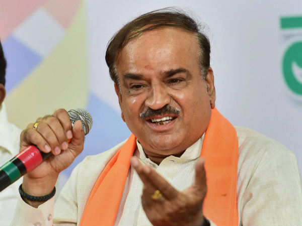 ಅನಂತ್ ಕುಮಾರ್ v/s ನಿಲೇಕಣಿ