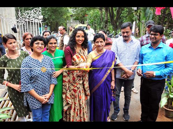 ದ ಸೋಕ್ ಮಾರ್ಕೆಟ್ ಗೆ ಚಾಲನೆ ದ ಸೋಕ್ ಮಾರ್ಕೆಟ್ ಗೆ ಚಾಲನೆ