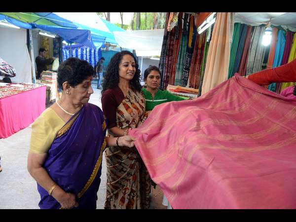 ಕೈ ಅಚ್ಚಿನ ಸೀರೆಗಳು ಪ್ರದರ್ಶನಗೊಳ್ಳಲಿದೆ ಕೈ ಅಚ್ಚಿನ ಸೀರೆಗಳು ಪ್ರದರ್ಶನಗೊಳ್ಳಲಿದೆ