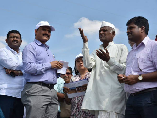 ಕೈ ಮುಗಿದ ರೈತ